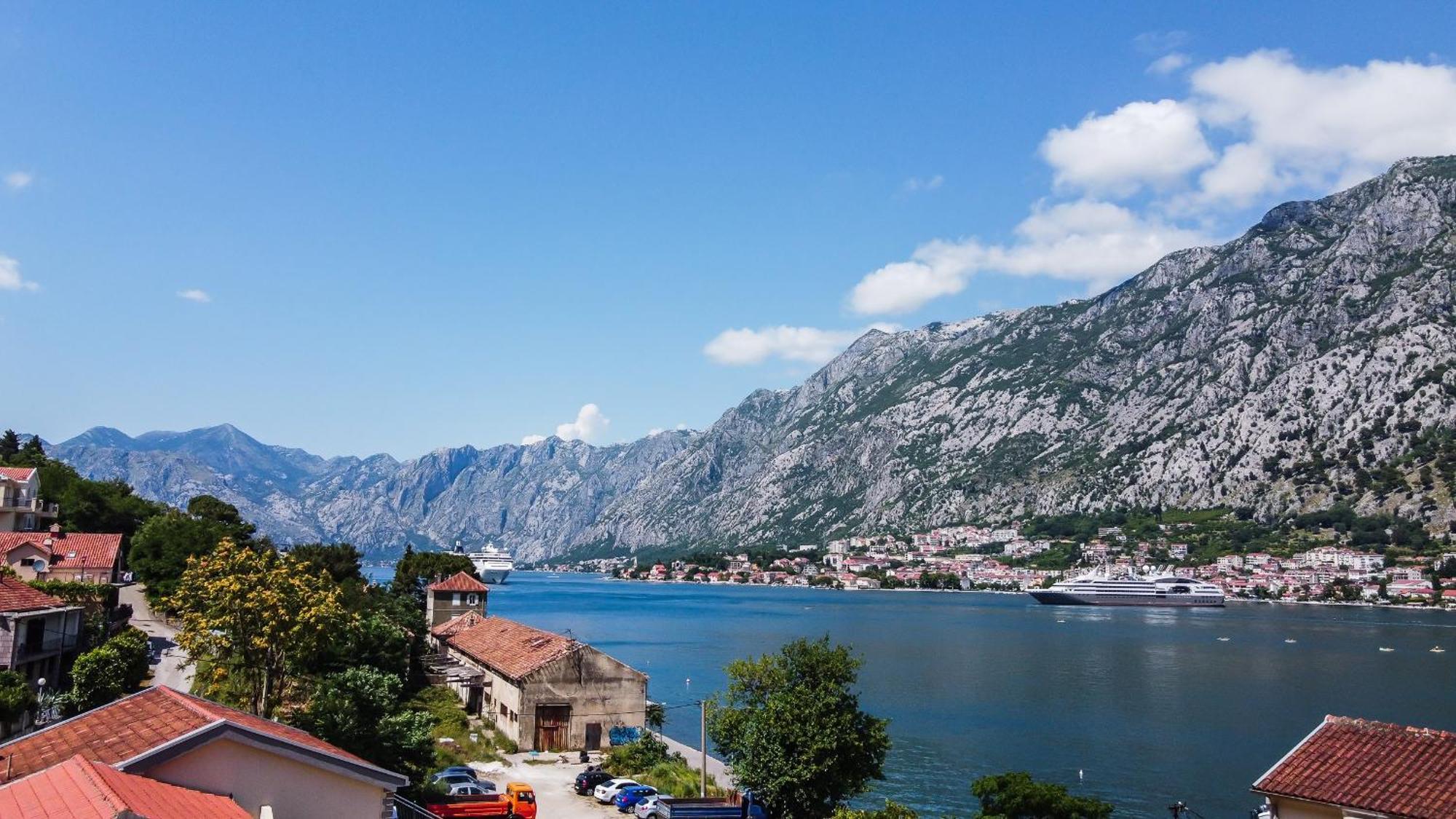 Chillout Apartment In Kotor Bay Bagian luar foto
