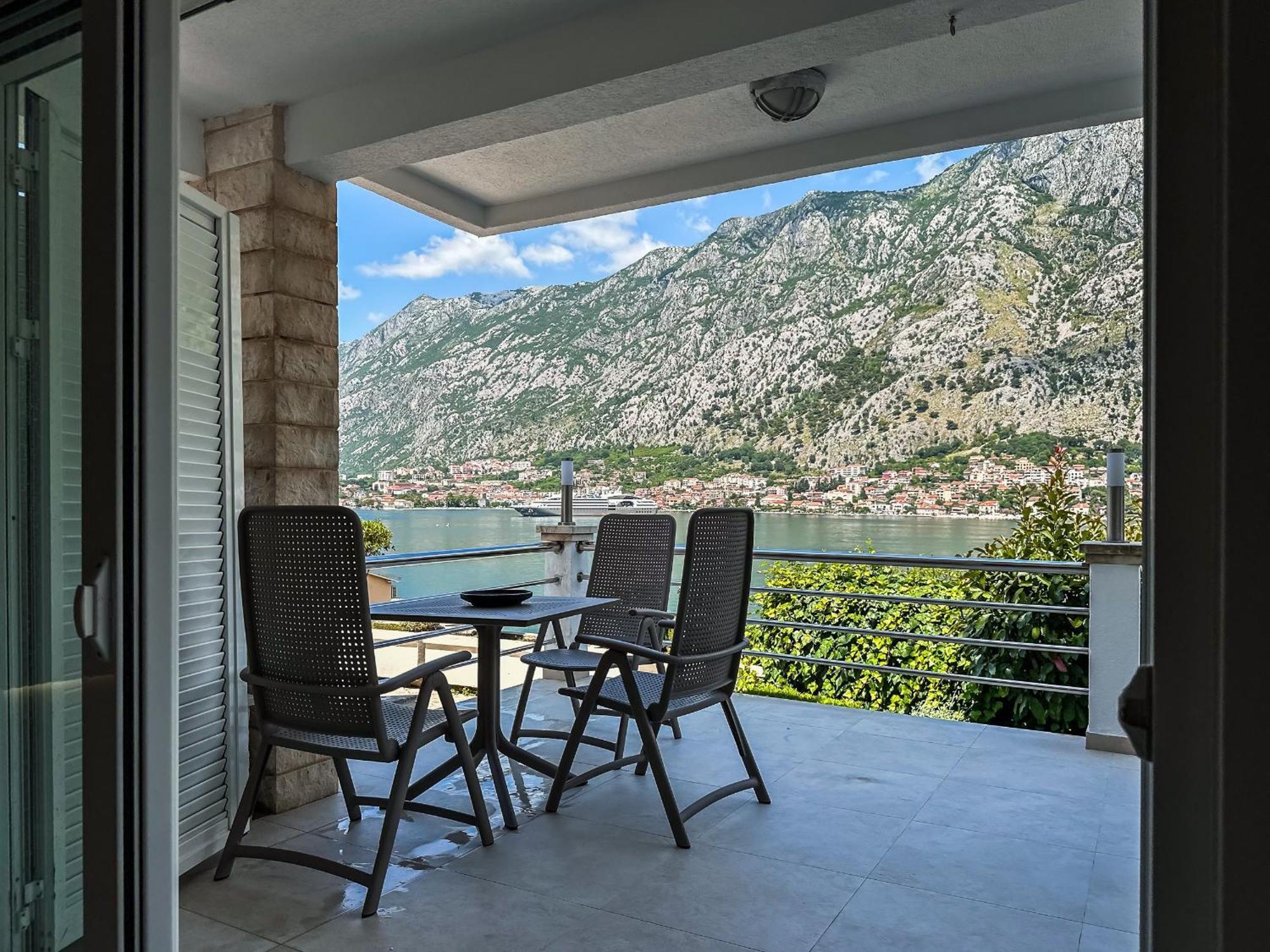 Chillout Apartment In Kotor Bay Bagian luar foto