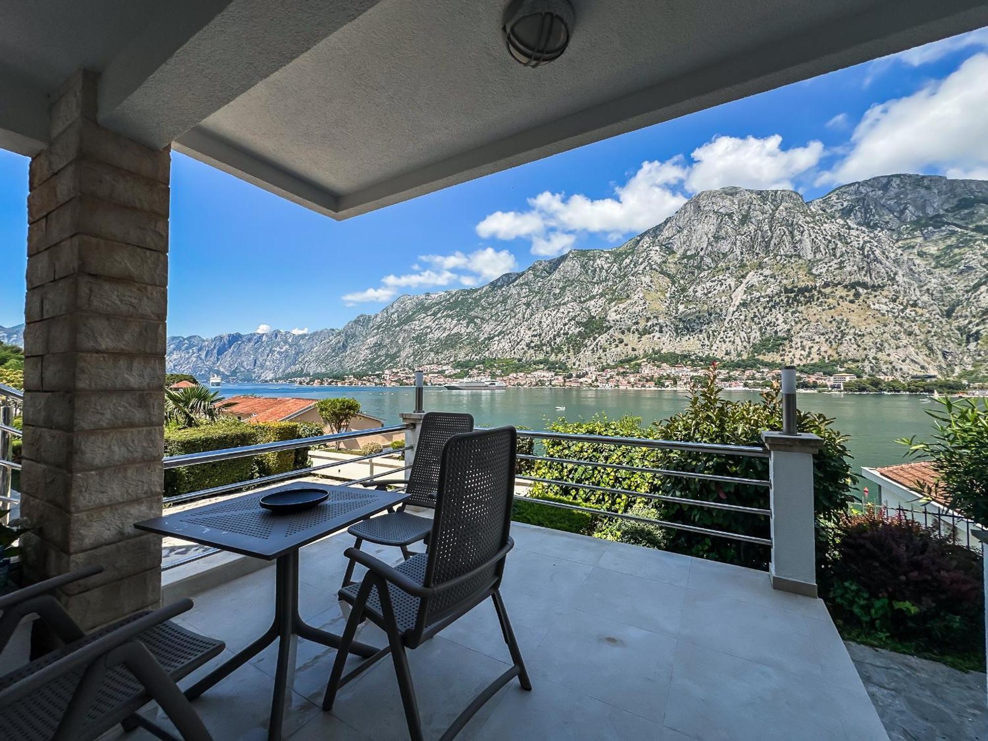 Chillout Apartment In Kotor Bay Bagian luar foto