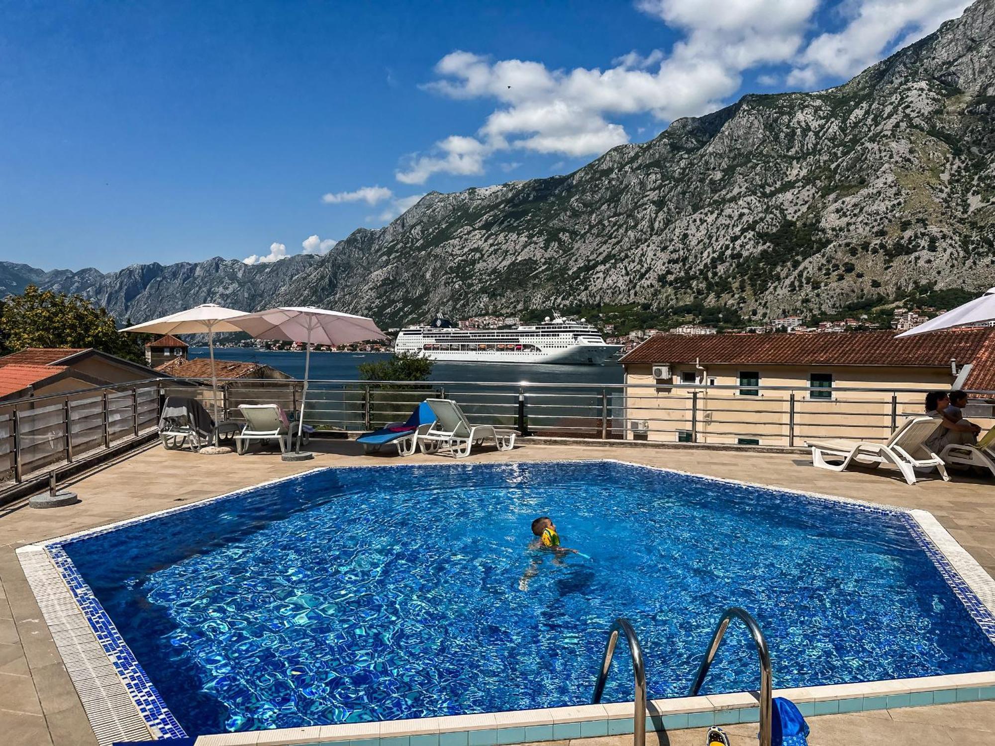 Chillout Apartment In Kotor Bay Bagian luar foto